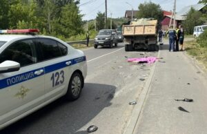 Водитель мопеда погиб под колесами КамАЗа в Горно-Алтайске