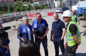 Партийный десант контролирует капитальный ремонт «Мебельного» моста в Горно-Алтайске AQADDxprG9SkEUl