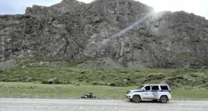 В Чулышманской долине попал в ДТП байкер на BMW В Чулышманской долине попал в ДТП байкер на BMW