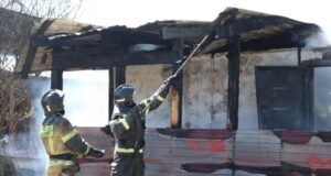 В Майме произошел крупный пожар, сгорел дом на улице Кирова