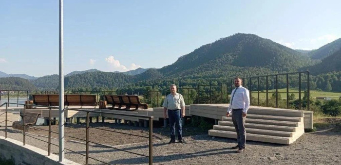 «Единая Россия» провела мониторинг объектов благоустройства в Чемале и Элекмонаре