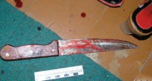 2,5 года за удар ножом в живот получил житель Кызыл-Озека Пьянка в Горно-Алтайске закончилась кровопролитием: потерпевший не сразу понял, что ранен