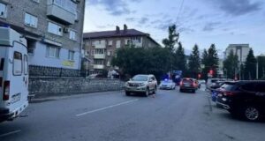 Шестилетний мальчик попал под колеса «Крузера» в Горно-Алтайске Шестилетний мальчик попал под колеса «Крузера» в Горно-Алтайске