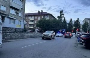 Шестилетний мальчик попал под колеса «Крузера» в Горно-Алтайске Шестилетний мальчик попал под колеса «Крузера» в Горно-Алтайске