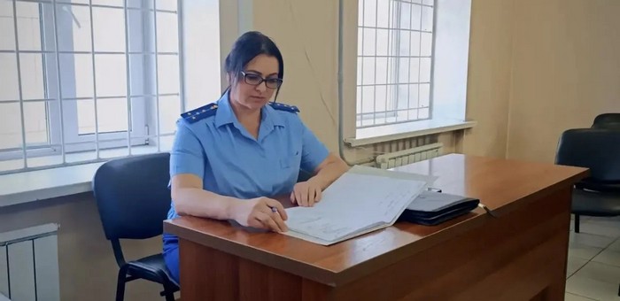 Любительницу выпить поймали пьяной за рулем, она лишилась автомобиля