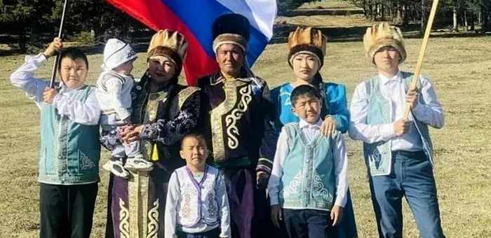 Жители Республики Алтай вошли в число победителей конкурса «Семья года»