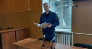 Ударил женщину ножом и угнал автомобиль: рецидивист предстал перед судом в Турочаке Ударил женщину ножом и угнал автомобиль: рецидивист предстал перед судом в Турочаке