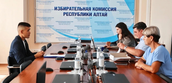 Александр Суразов подал документы для участия в выборах в Госдуму