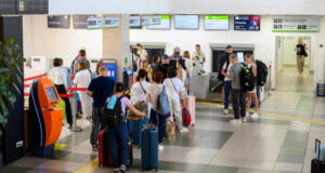В горно-алтайском аэропорту пассажиропоток вырос на 16% В горно-алтайском аэропорту пассажиропоток вырос на 16%