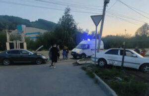На Проточной столкнулись Toyota Carina и Lexus