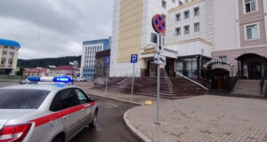 Работников и посетителей судов эвакуировали из-за сообщений о минировании