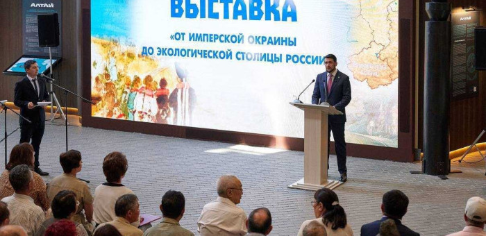 В национальном музее открылась выставка к 35-летию Республики Алтай