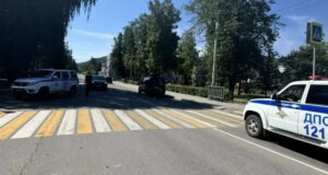 На пешеходнике у здания правительства сбили женщину