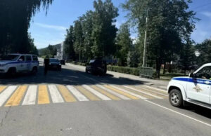 На пешеходнике у здания правительства сбили женщину На пешеходнике у здания правительства сбили женщину