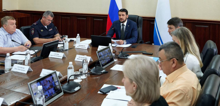 Действовать сообща: в Республике Алтай приняли важные решения по топливному вопросу
