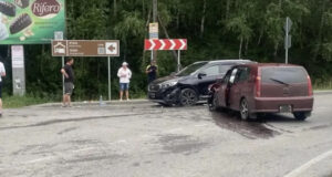 Кемеровские туристы попали в ДТП в Элекмонаре, пострадали две молодые девушки Кемеровские туристы попали в ДТП в Элекмонаре, пострадали две молодые девушки