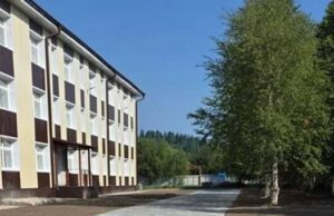 Территорию школы и детсада благоустраивают в Сейке