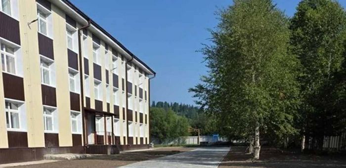 Территорию школы и детсада благоустраивают в Сейке