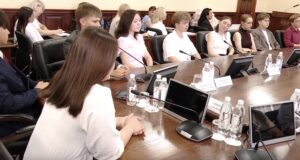 Будущее региона и страны: выпускников-стобалльников чествовали в правительстве Республики Алтай shot bkI7Nu6S@2x