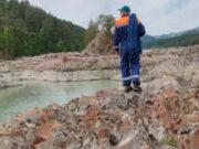 Двоих мужчин унесло течением в Катунь в Майминском районе