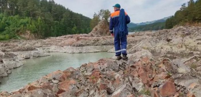Двоих мужчин унесло течением в Катунь в Майминском районе