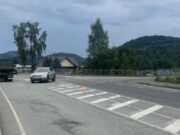 КАМАЗ протаранил иномарку в Кызыл-Озеке, пострадала туристка