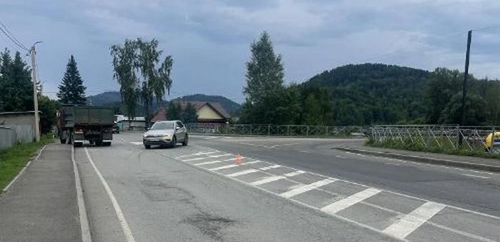 КАМАЗ протаранил иномарку в Кызыл-Озеке, пострадала туристка