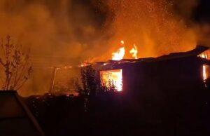 Крупный пожар произошел в Горно-Алтайске: горел жилой дом Крупный пожар произошел в Горно-Алтайске: горел жилой дом