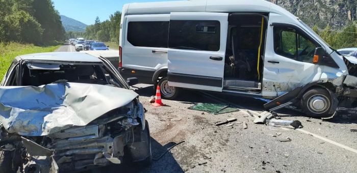 На Алтае в ДТП пострадали туристы из Омской области