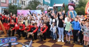 В Горно-Алтайске открыли после благоустройства двор по улице Алтайской