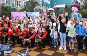 В Горно-Алтайске открыли после благоустройства двор по улице Алтайской В Горно-Алтайске открыли после благоустройства двор по улице Алтайской
