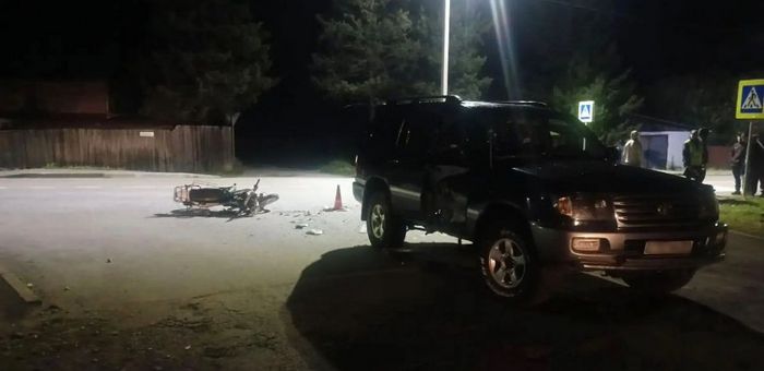 Двое подростков пострадали в ДТП с мотоциклом и «Крузером» в Акташе