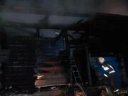 Пожар в Горно-Алтайске: горел дом на улице Пушкина Пожар в Горно-Алтайске: горел дом на улице Пушкина