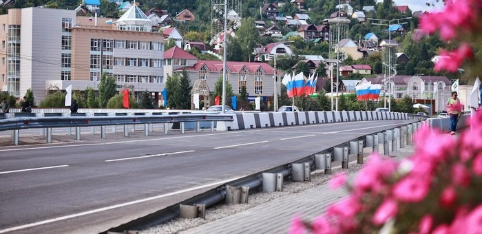 В Горно-Алтайске открыли движение по Мебельному мосту