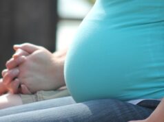 На Алтае почти 80 студенток получили пособие по беременности и родам