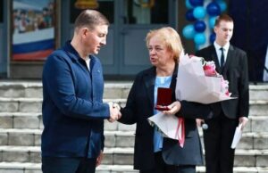 Глава республики вручил медицинскому колледжу медаль «Ирбис»