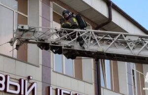 В Горно-Алтайске потушили пожар в торговом центре «Ткацкий – 1» (учения) В Горно-Алтайске потушили пожар в торговом центре «Ткацкий – 1» (учения)