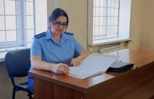 В Горно-Алтайске пьяная женщина напала на мужа с ножом и скалкой В Горно-Алтайске пьяная женщина напала на мужа с ножом и скалкой