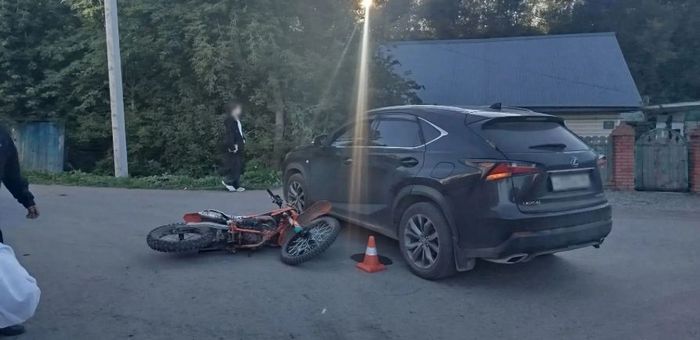 В столкновении иномарки с мотоциклом в Горно-Алтайске пострадал подросток