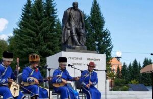 Обновленный сквер имени Григория Чорос-Гуркина открыли в Горно-Алтайске Обновленный сквер имени Григория Чорос-Гуркина открыли в Горно-Алтайске
