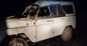 Автоледи сломала ребра, перевернувшись на УАЗе у села Кош-Агач