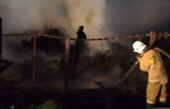 Пожар в Турочакском районе: жилой дом, веранда и дровяник горели в Усть-Пыже