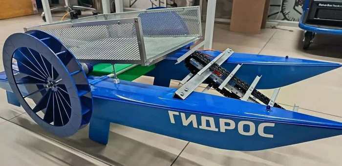 Школьники с Алтая модернизируют устройство для очистки водоемов от мусора