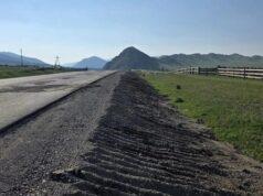 На Алтае продолжается ремонт участка дороги на Казахстан