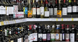 «Полусухой закон» смягчили. Теперь купить спиртное можно и по воскресеньям «Полусухой закон» смягчили. Теперь купить спиртное можно и по воскресеньям