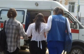 Студентка педколледжа потеряла сознание на линейке