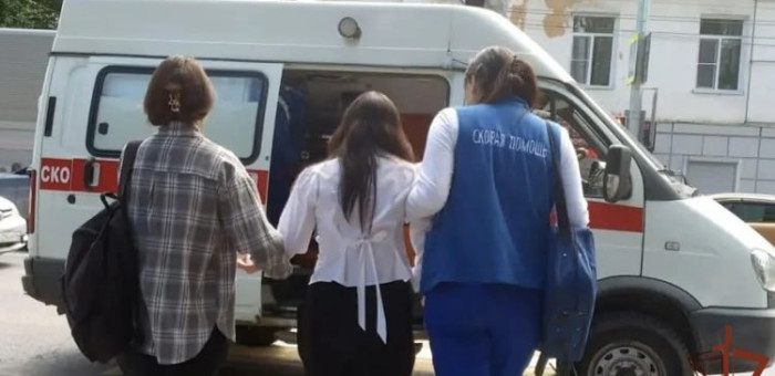 Студентка педколледжа потеряла сознание на линейке