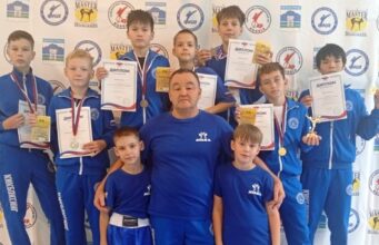Спортсмены из Горно-Алтайска успешно выступили на турнире по кикбоксингу в Белокурихе Спортсмены из Горно-Алтайска успешно выступили на турнире по кикбоксингу в Белокурихе
