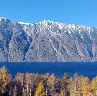 Сезон осенних «верховок» начался на Телецком озере (фото)