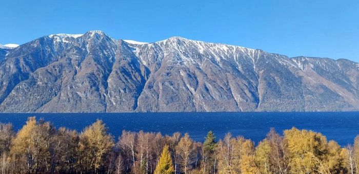 Сезон осенних «верховок» начался на Телецком озере (фото)